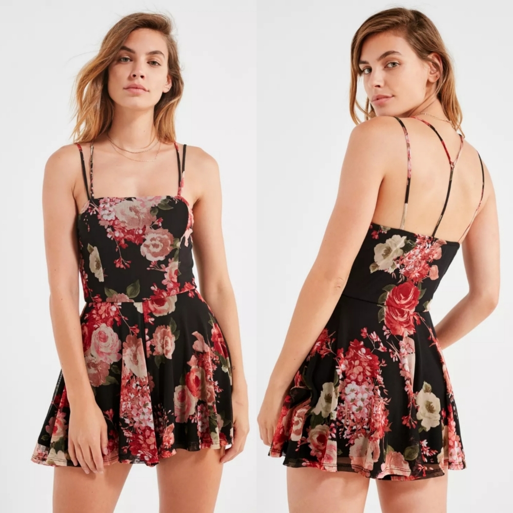 Urban Outfitters Dark Floral Romper Spaghetti Strap Size Medium
